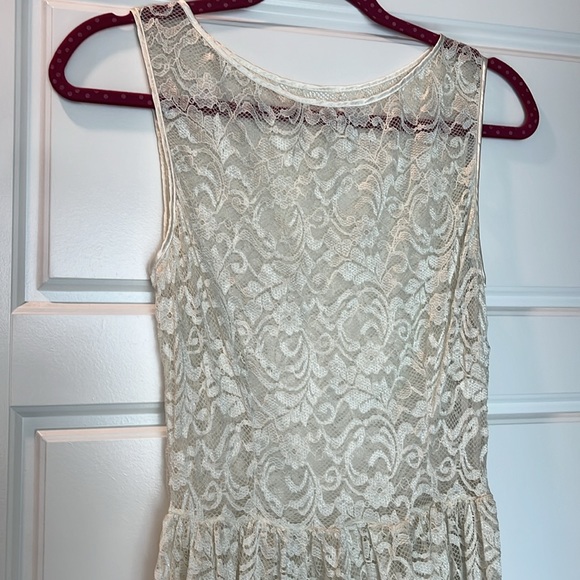 Beige lace dress. Medium. Like new. - Picture 2 of 3